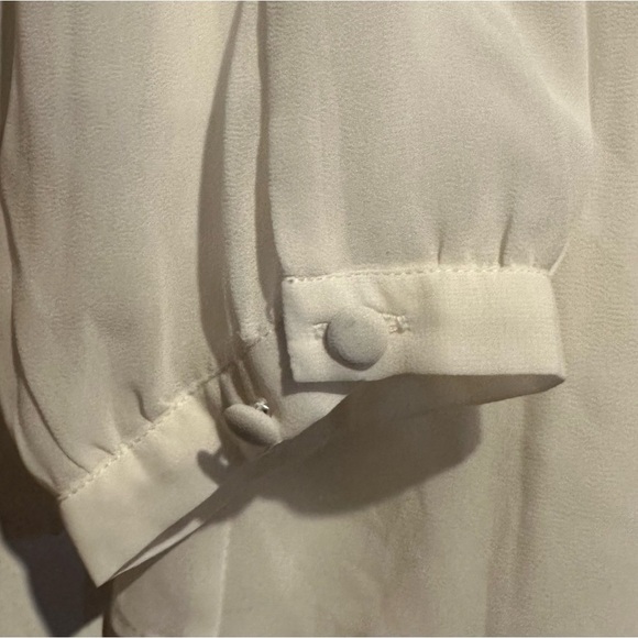 Torrid Sheer top Ivory Size 3 (22/24) GREAT CONDITION - Picture 5 of 5